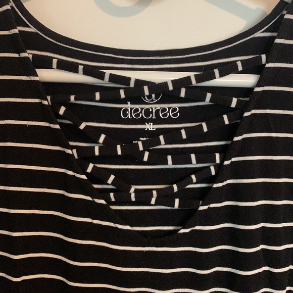 Striped Decree bodysuit. Size: XL - Picture 2 of 4